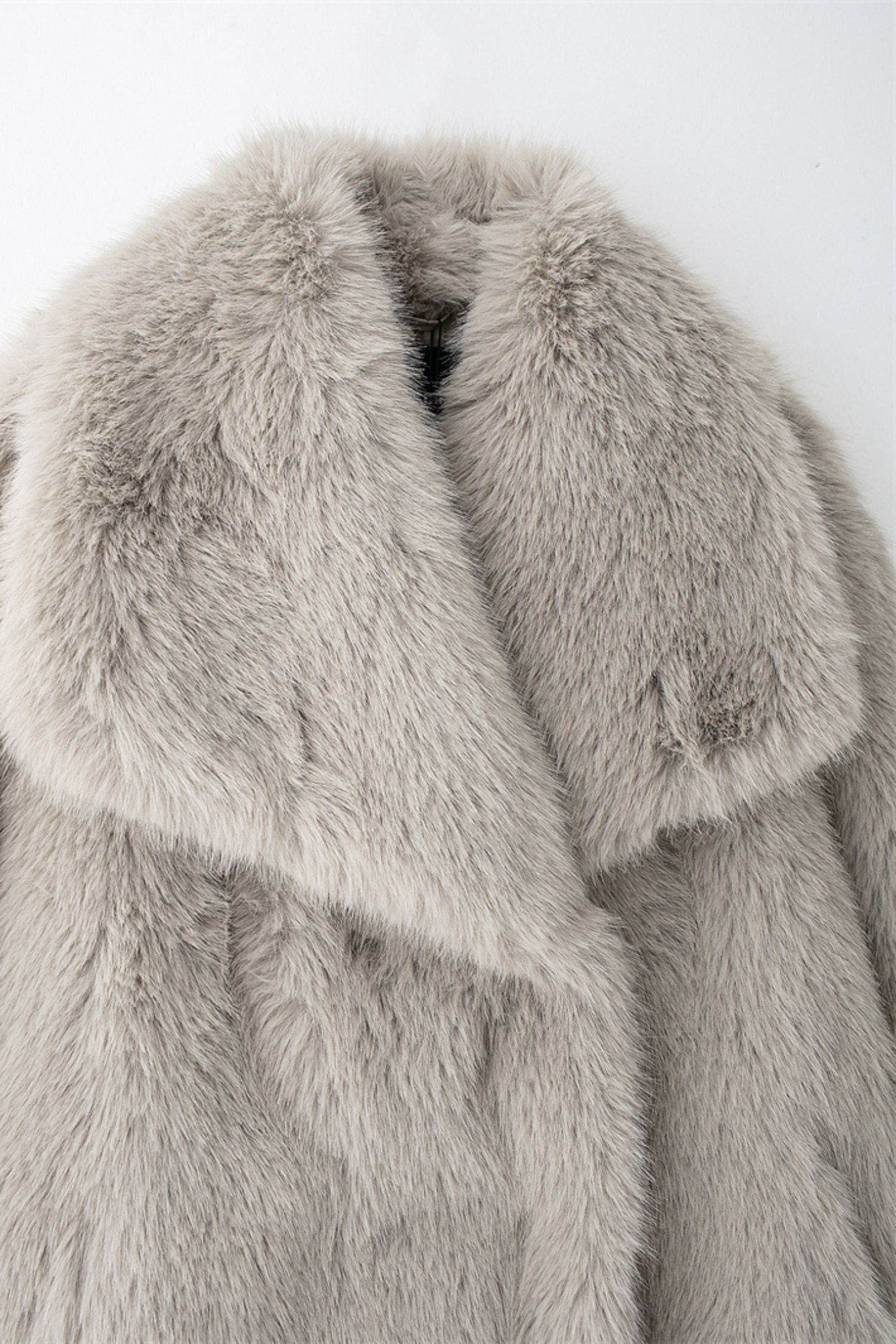 R&B | Faux-Fur-Schalkragenjacke