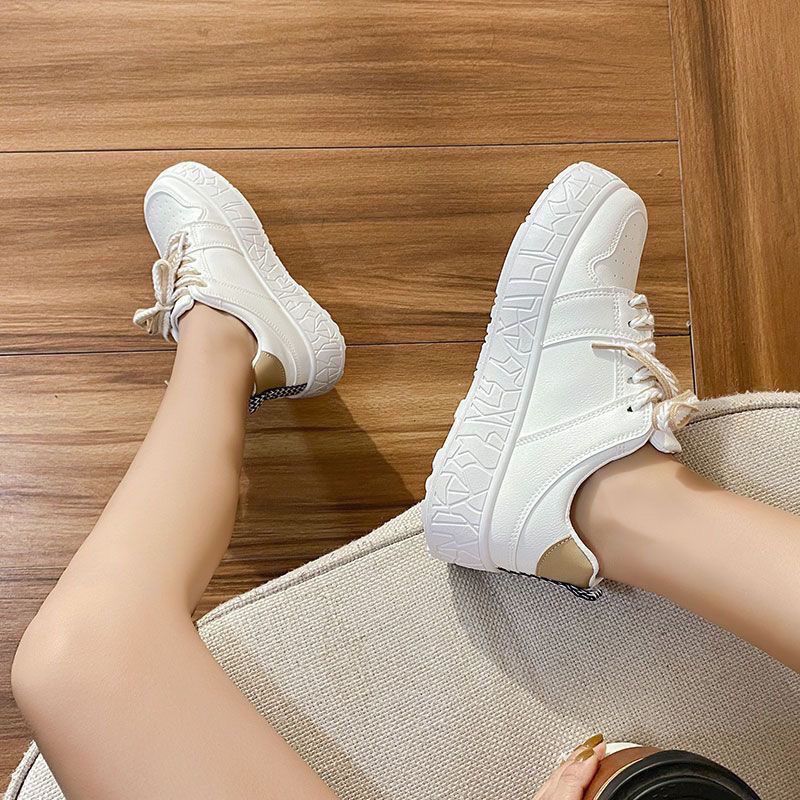Damen Sneaker mit modischem Design und robuster Sohle