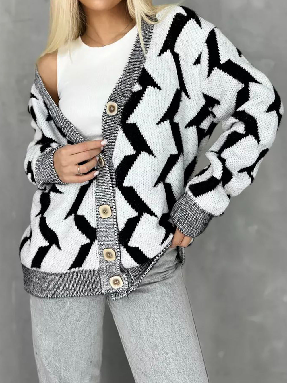 Damen gemütlicher Strickcardigan mit modernem Blitze-Design und Knopfverschluss R&B