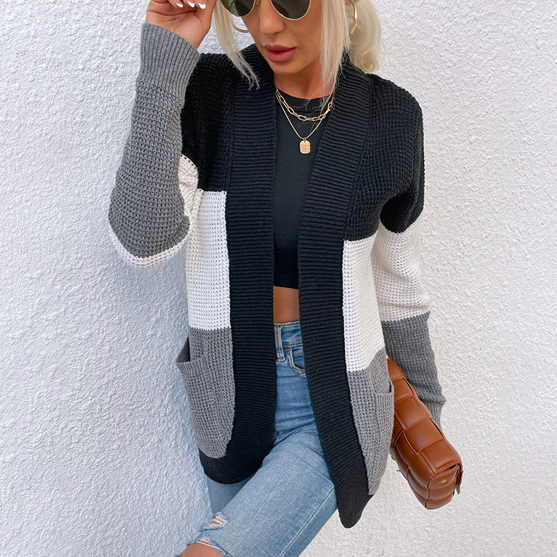 Damen Strickjacke mit modernen Farbblockdetails und praktischen Taschen R&B