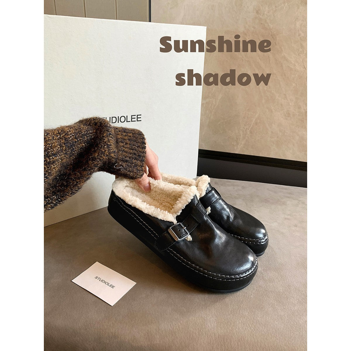 Damen Hausschuhe mit flauschigem Innenfutter und verstellbarem Riemen R&B