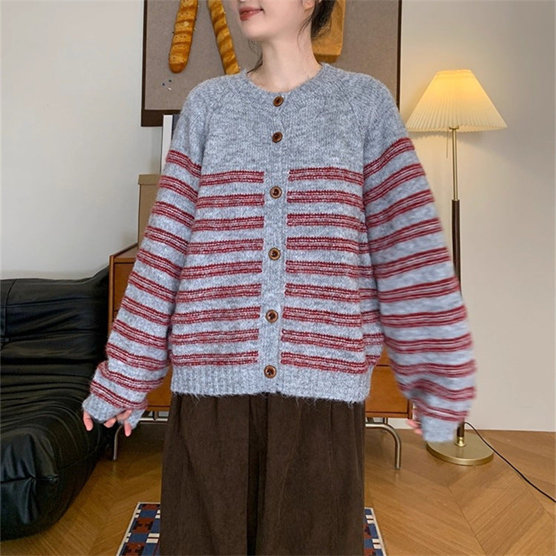 Damen Grobstrickjacke mit modernen Streifen und Knopfdetails R&B