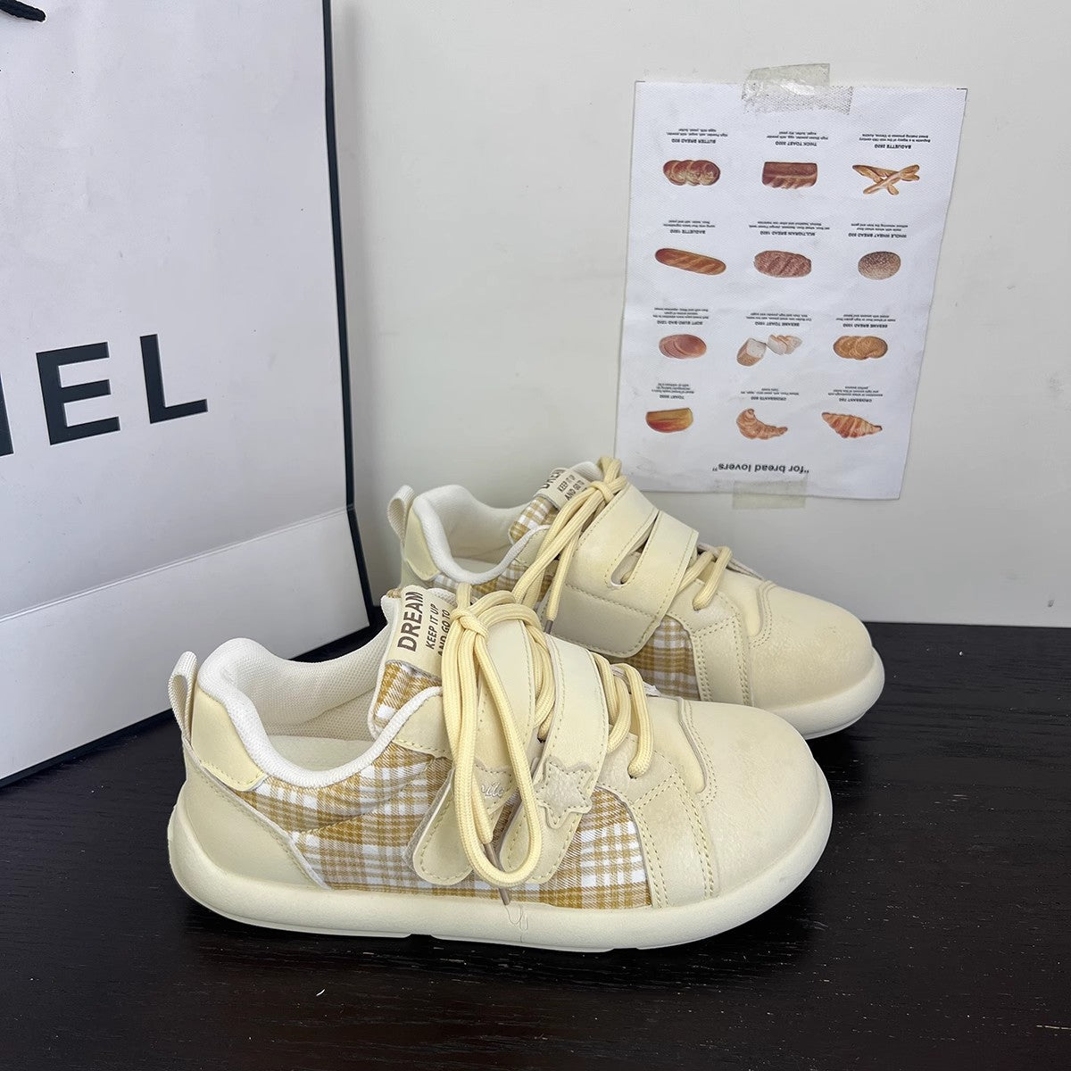 Damen Sportliche Sneaker mit verstellbarem Klettverschluss und kariertem Obermaterial R&B