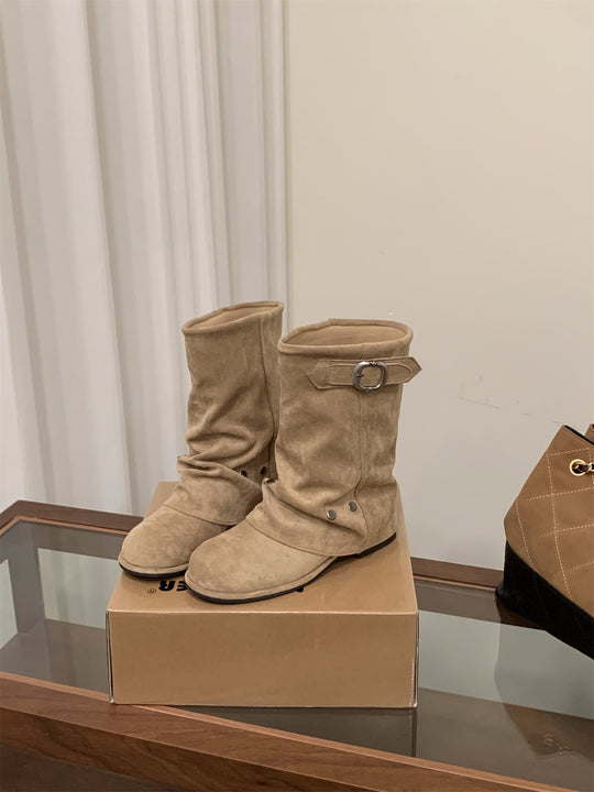 Damen modische Stiefel mit elegantem Faltenwurf und stylishen Druckknopfdetails R&B