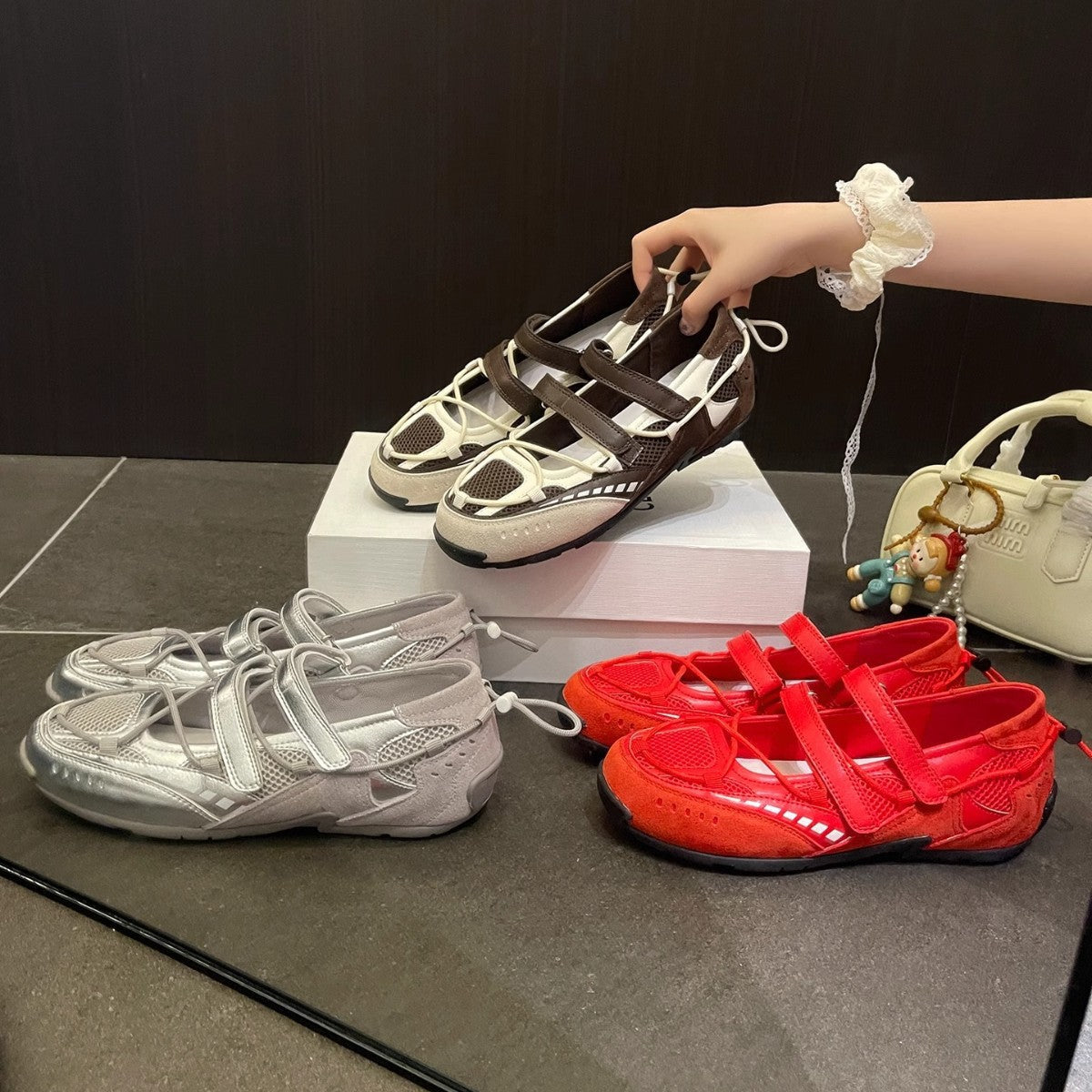 Damen modische Halbschuhe mit praktischem Klettverschluss und atmungsaktiver Mesh-Oberfläche R&B