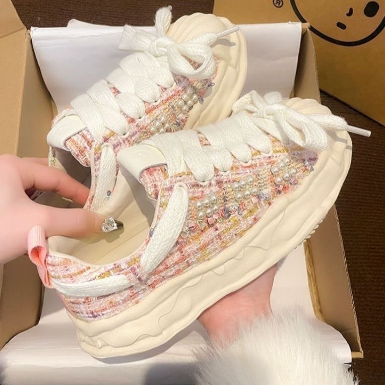 Damen Sneakers mit luxuriösen Details