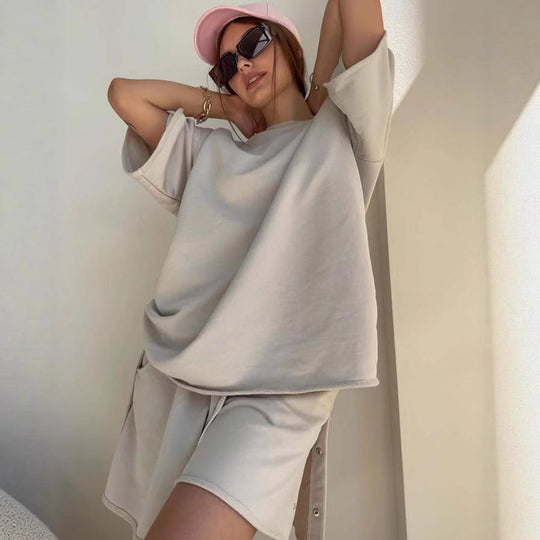 Damen lässiges Freizeitensemble mit oversized T-Shirt und bequemen Shorts R&B
