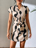 Damen kurzes, modisches Kleid mit geformtem Schnitt R&B