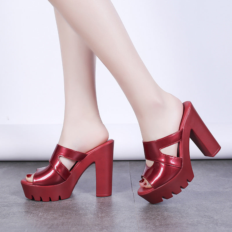 Damen nan Glamour-Mule mit profiliertem Plateau, offener Zehenpartie und skulpturellem Blockabsatz R&B