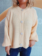 Damen Grobstrickjacke mit ballonförmigen Ärmeln und dekorativen Knöpfen R&B