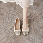 Damen elegante Ballerinas mit geschwungenem Riemen und glänzender Zehenkappe R&B