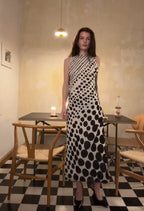 Damen Maxikleid mit asymmetrischem Schnitt und Punktmuster EB