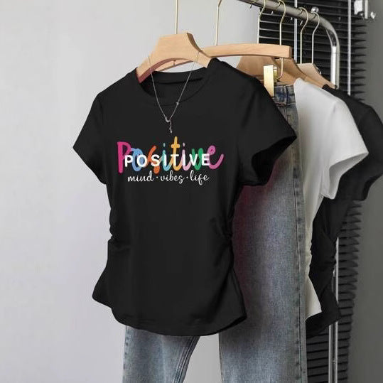 Damen Crop-T-Shirt mit figurbetontem Schnitt und R&Brnem Design R&B