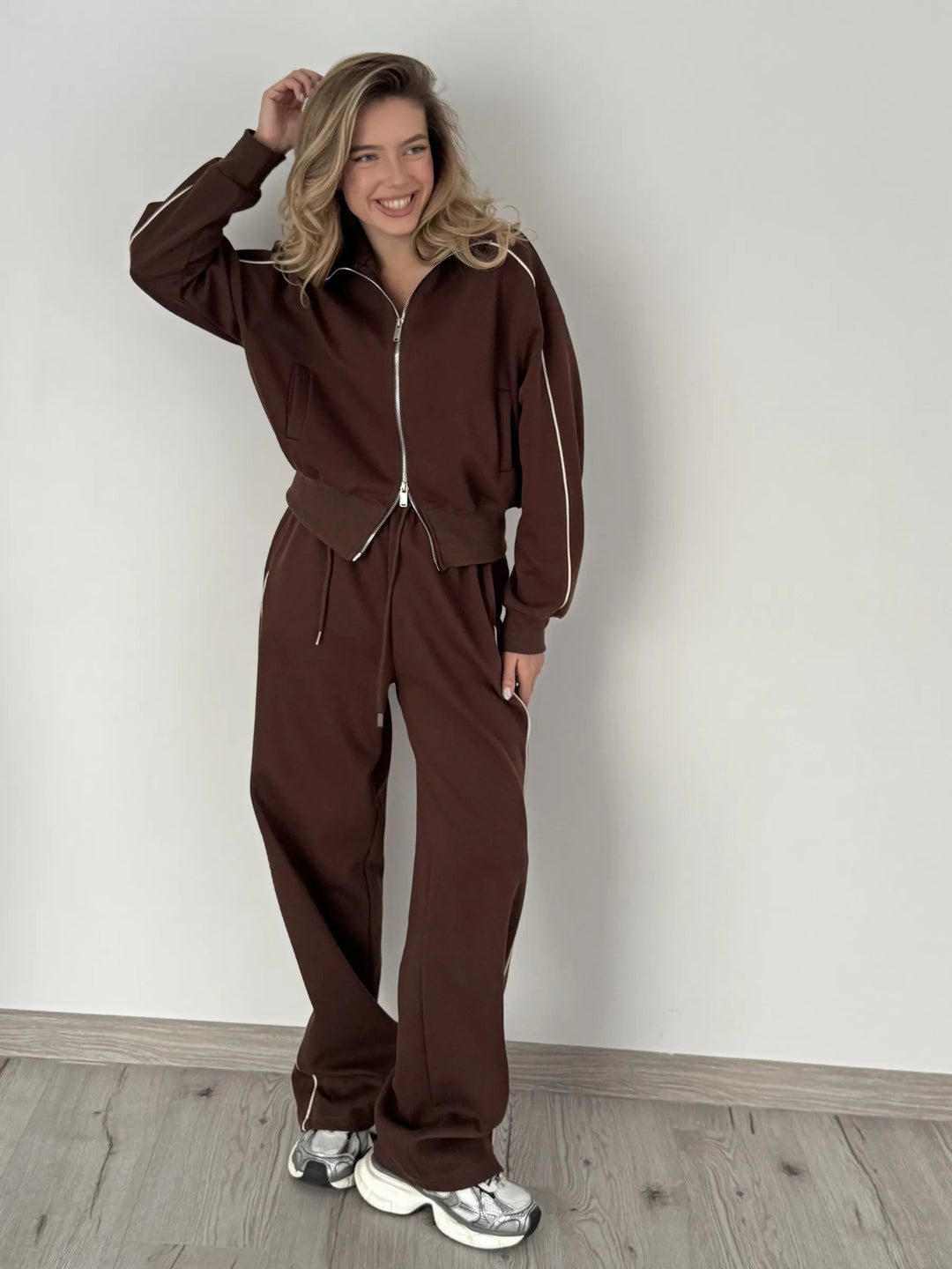 Damen sportliches Fleece-Set mit praktischen Reißverschlusstaschen und elegantem Schnitt R&B