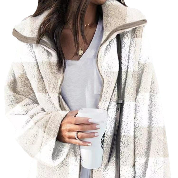 Damen Teddyjacke mit großflächigem Karomuster und hohem Kragen