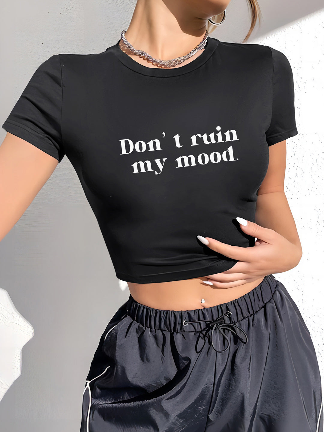 Damen Crop-T-Shirt mit modernem Grafiken-Aufdruck R&B