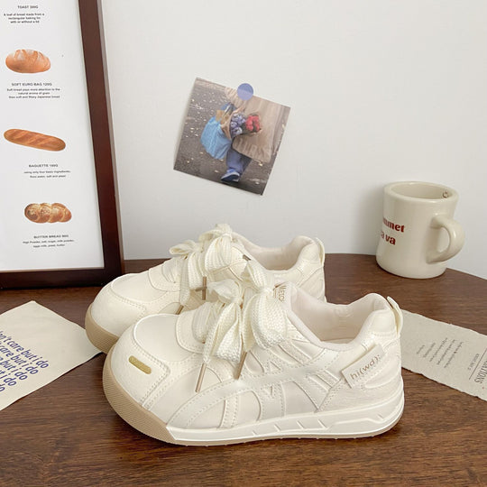 Damen Sportliche Sneakers mit verspielten Schnürdetails und modischem Obermaterial R&B