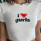 Damen Crop-T-Shirt mit animalistischem Lippenmotiv und auffälligem Schriftzug R&B