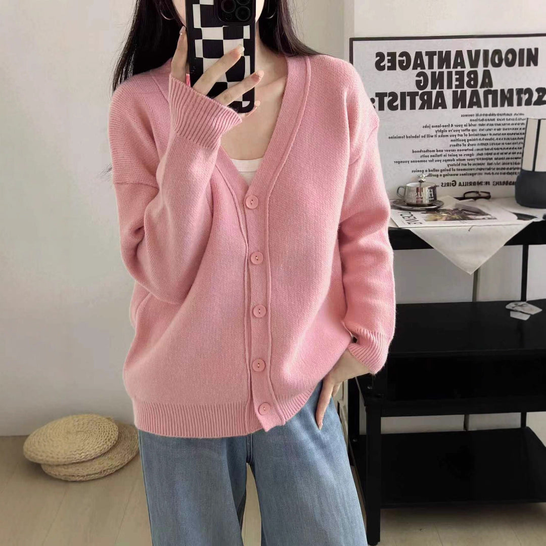Damen Grob gestrickter Cardigan mit tiefem V-Ausschnitt und großen Knopfdetails R&B
