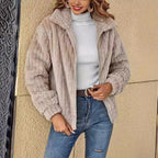 Damen Plüschjacke mit strukturiertem Design und hohem Kragen R&B