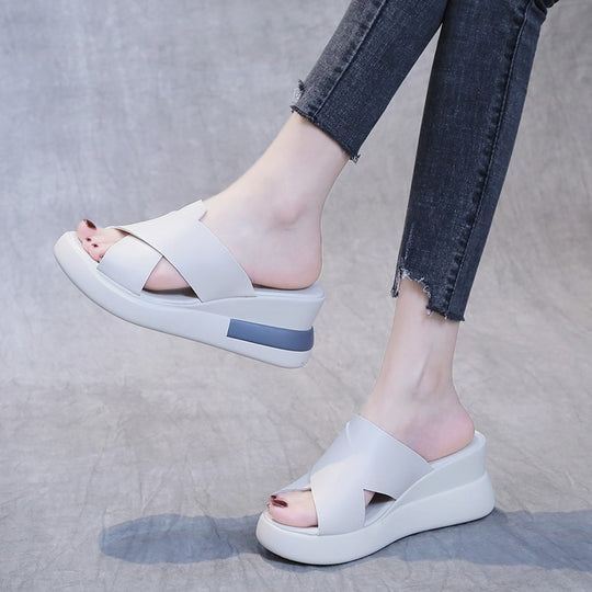 Damen nan Plateau-Pantolette mit überkreuzten Lederoptik-Riemen und ergonomischem Fußbett R&B
