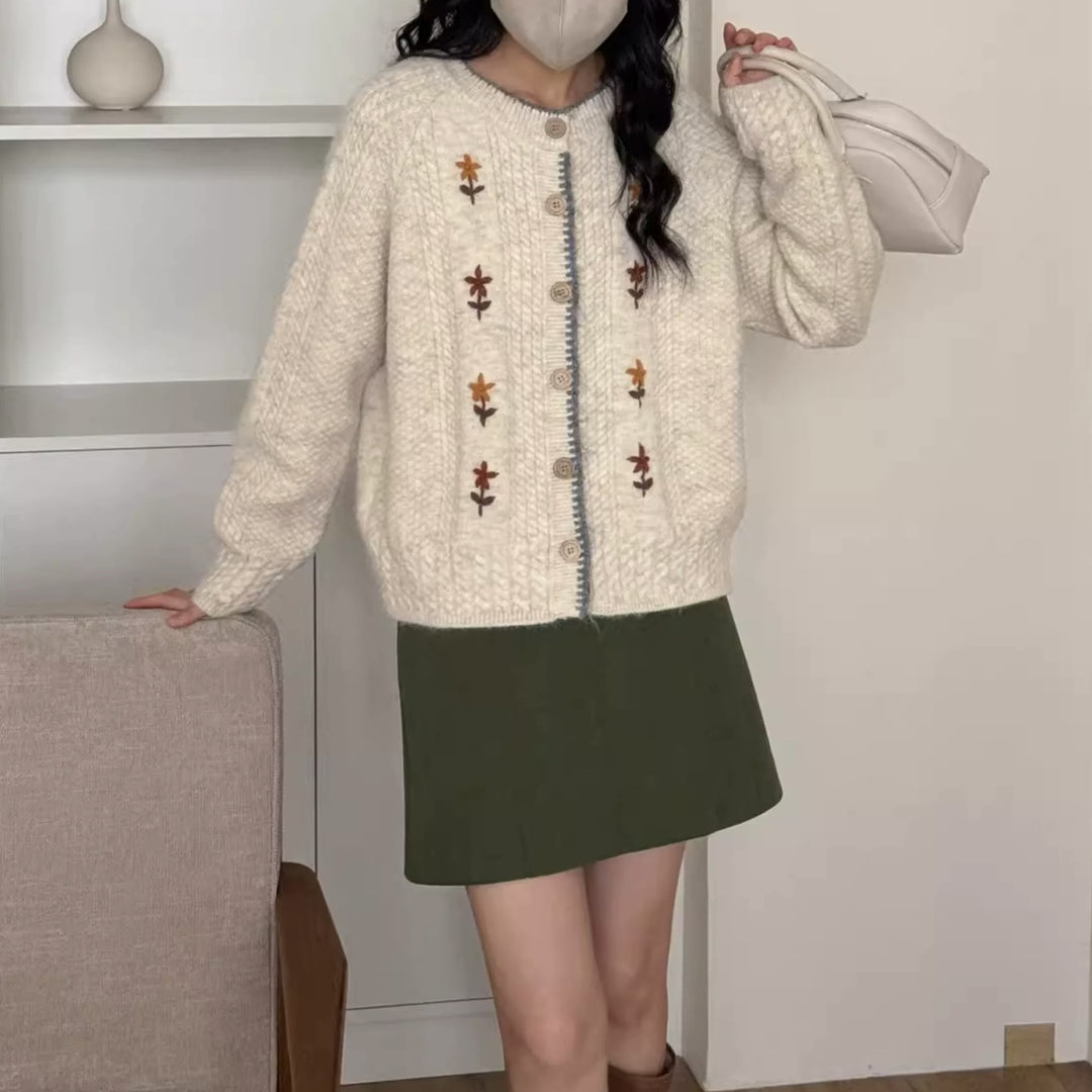 Damen Strickjacke mit floralem Design und hochwertigen Knopfdetails R&B