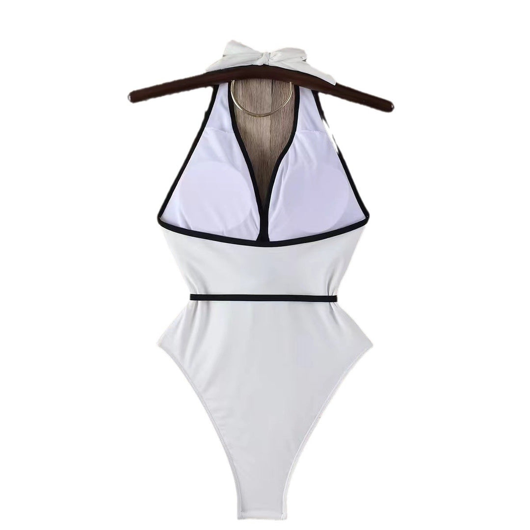 Damen Eleganter Badeanzug mit Hochgeschlossenem Ausschnitt und Blütenakzent R&B