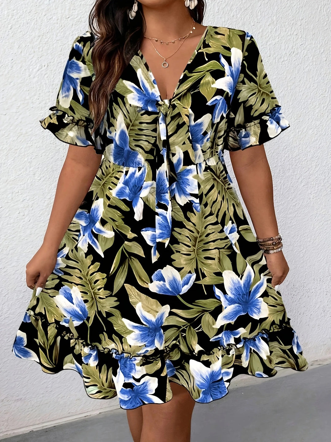 Damen sommerliches Kleid mit voluminösen Rüschen und floralem Design R&B
