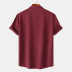 Herren Kurzarm-Hemd mit innovativem Henley-Kragen und lässigem Design