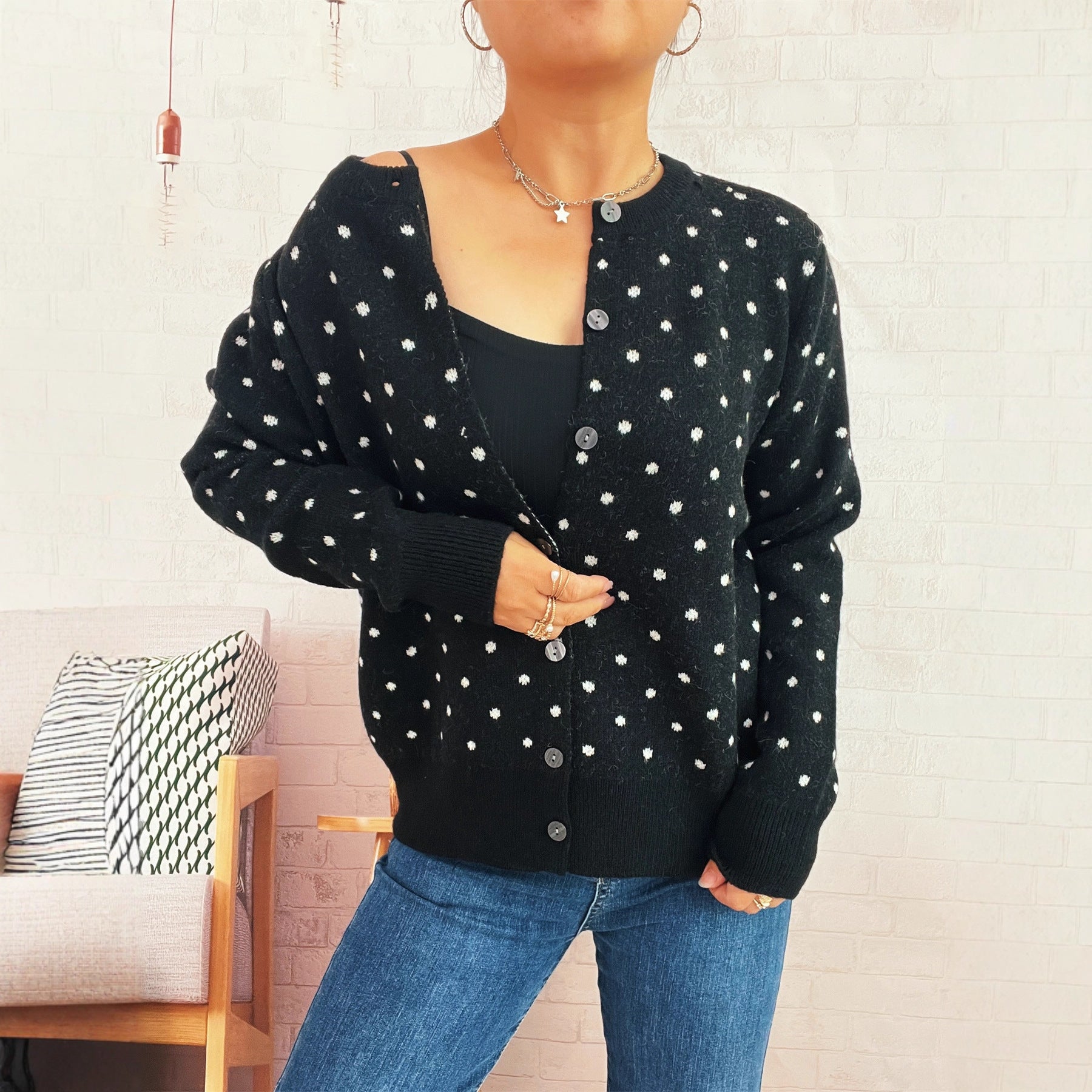 Damen Strickjacke mit modischem Punktemuster und komfortablem Schnitt R&B