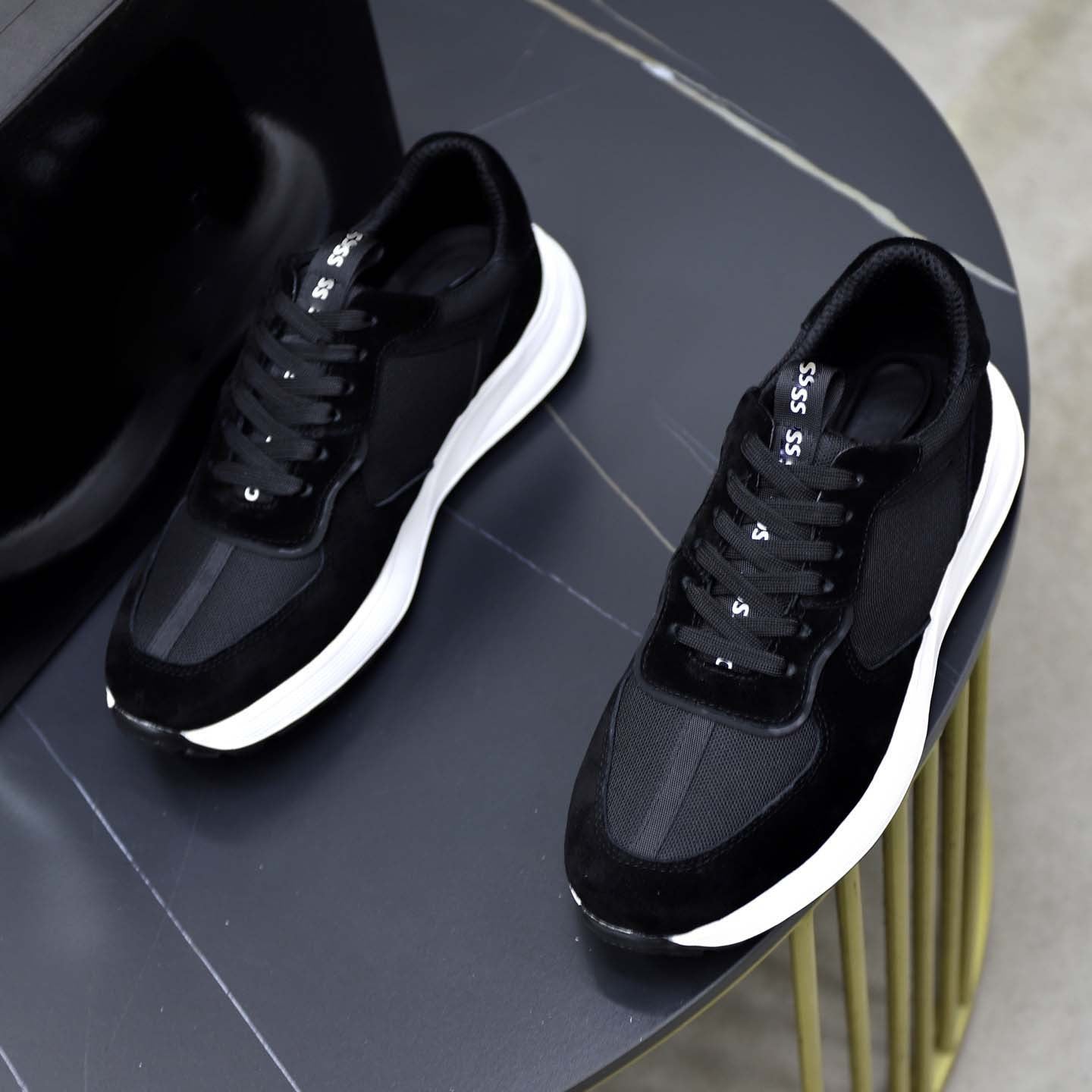 Damen Sportliche Sneakers mit modernem Design und dämpfender Sohle R&B