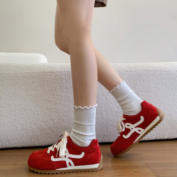 Damen sportive Sneakers aus hochwertigem Wildleder mit dekorativen Schnürdetails R&B