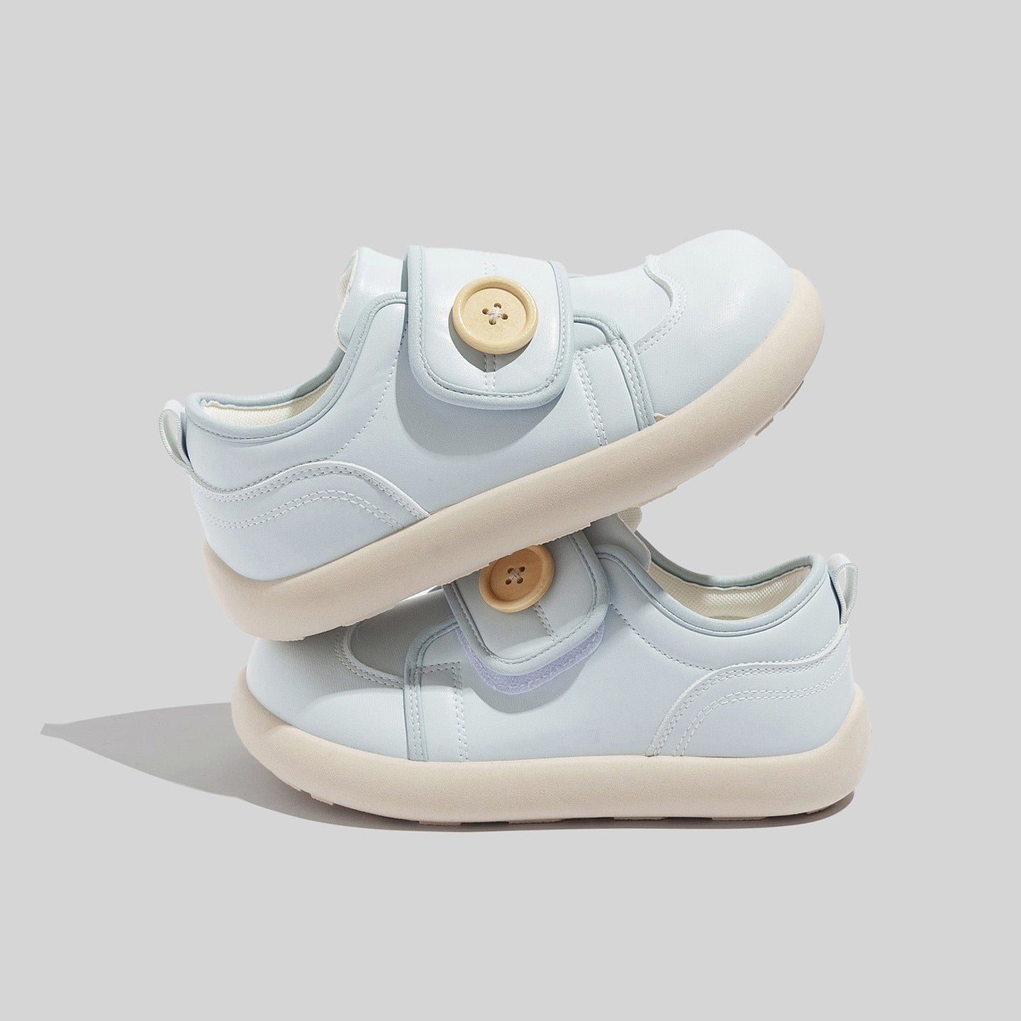 Damen Sneakers mit innovativem Knopfvorschluss und atmungsaktiven Eigenschaften