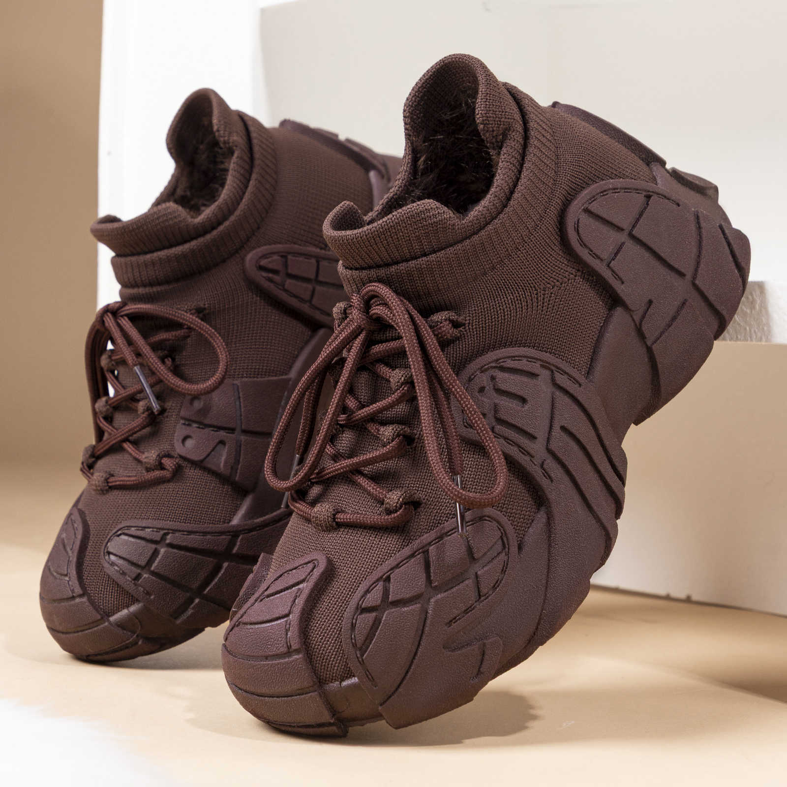 Damen Komfortable und trendige Sneakers mit flexiblem Differenzial R&B