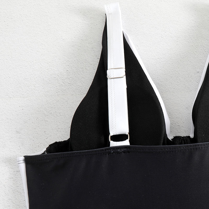 Damen Einteiler Badeanzug mit stylischem geometrischem Design