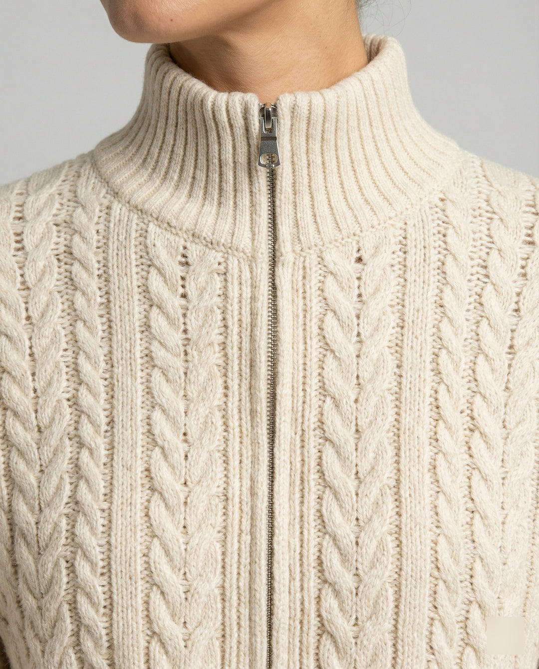 Damen Cropped-Strickblouson in Kabelstruktur mit Stehkragen und Zweiwege-Reißverschluss R&B