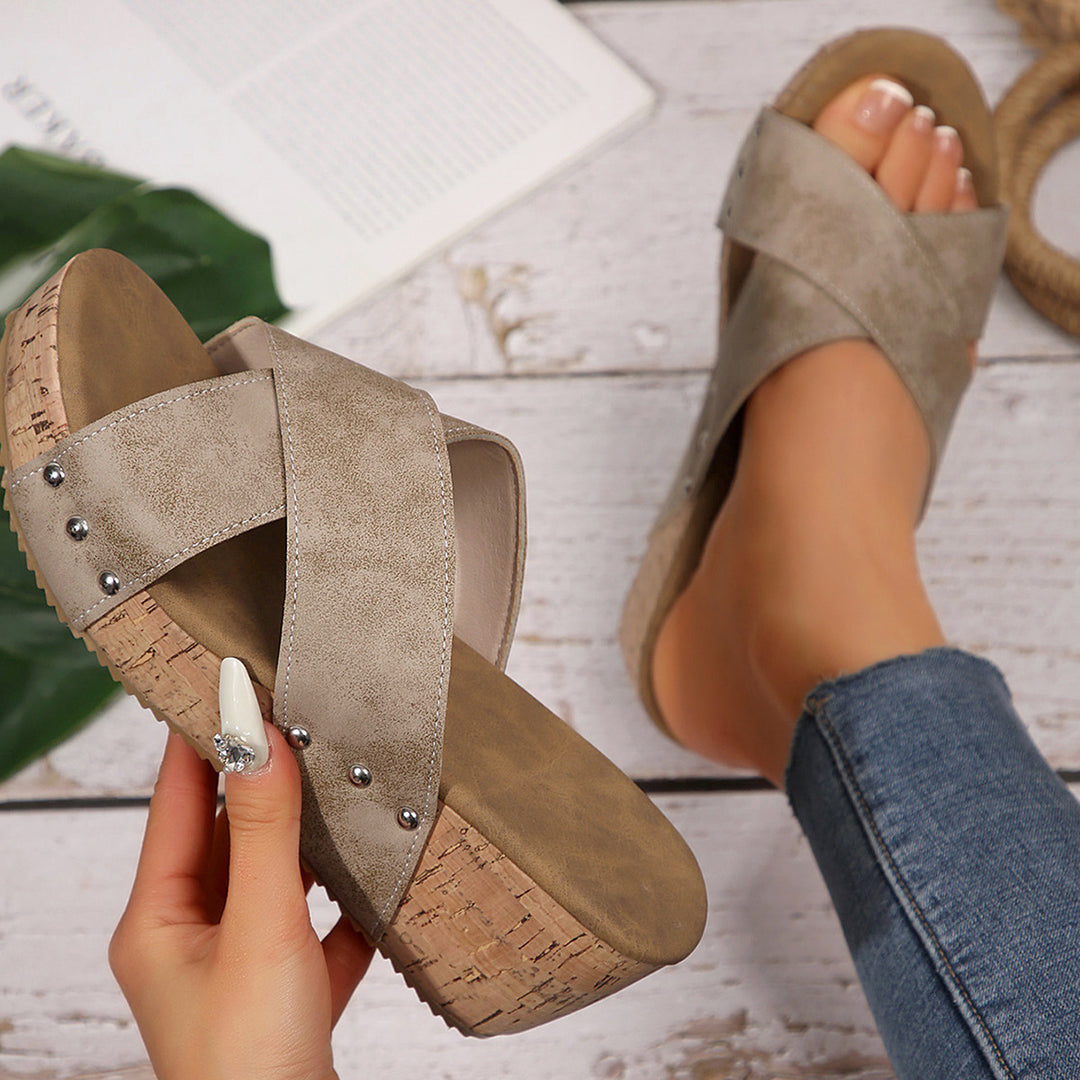 Damen nan Keilsandalette mit Fersenriemen, ergonomischem Fußbett, Korkoptik-Plateau und gepolstertem Zehenbereich R&B