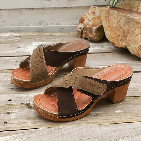 Damen Wedge-Pantoletten mit verstellbarem Riemendesign und konturiertem Fußbett R&B