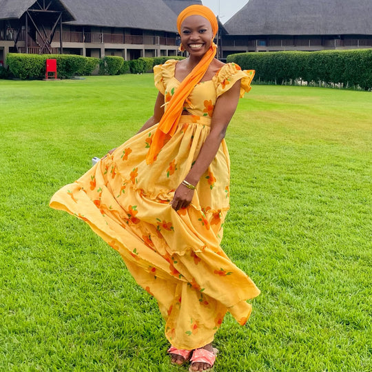 Damen Maxikleid mit voluminösen Rüschen und floralen Akzenten R&B