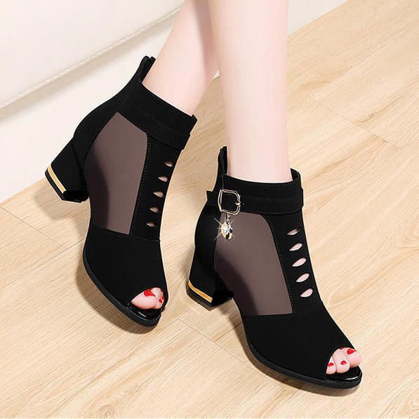 Damen nan Peep-Toe Stiefelette mit transparenten Mesh-Einsätzen, Cut-Out-Details, Zier-Schnalle und mittlerem Blockabsatz R&B