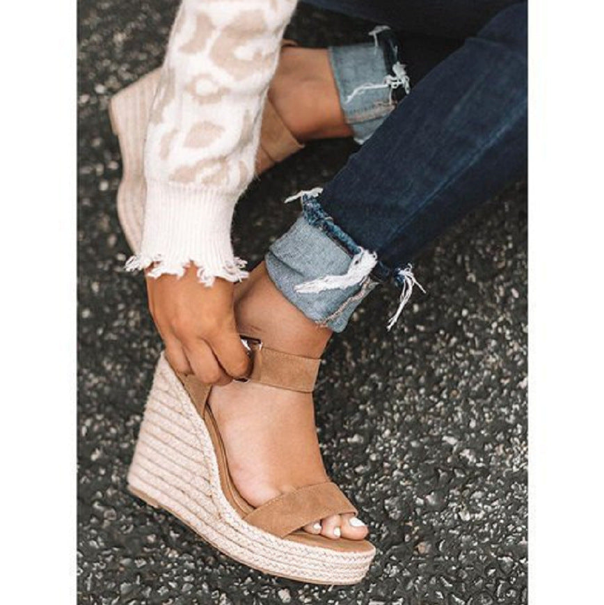 Damen Wedge-Sandalen mit geflochtenem Jute-Detail und verstellbarem Riemen R&B