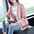 Damen Strickjacke mit kunstvollen Stickdetails und Knopfverschluss R&B