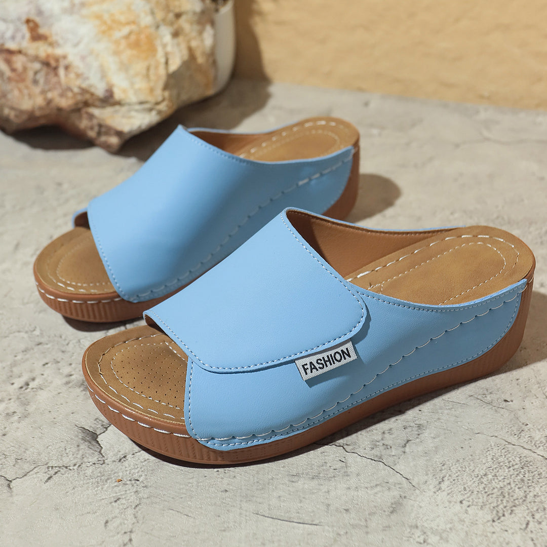 Damen Komfortable Wedge-Pantoletten mit flexibler Sohle und stylischem Riemen R&B