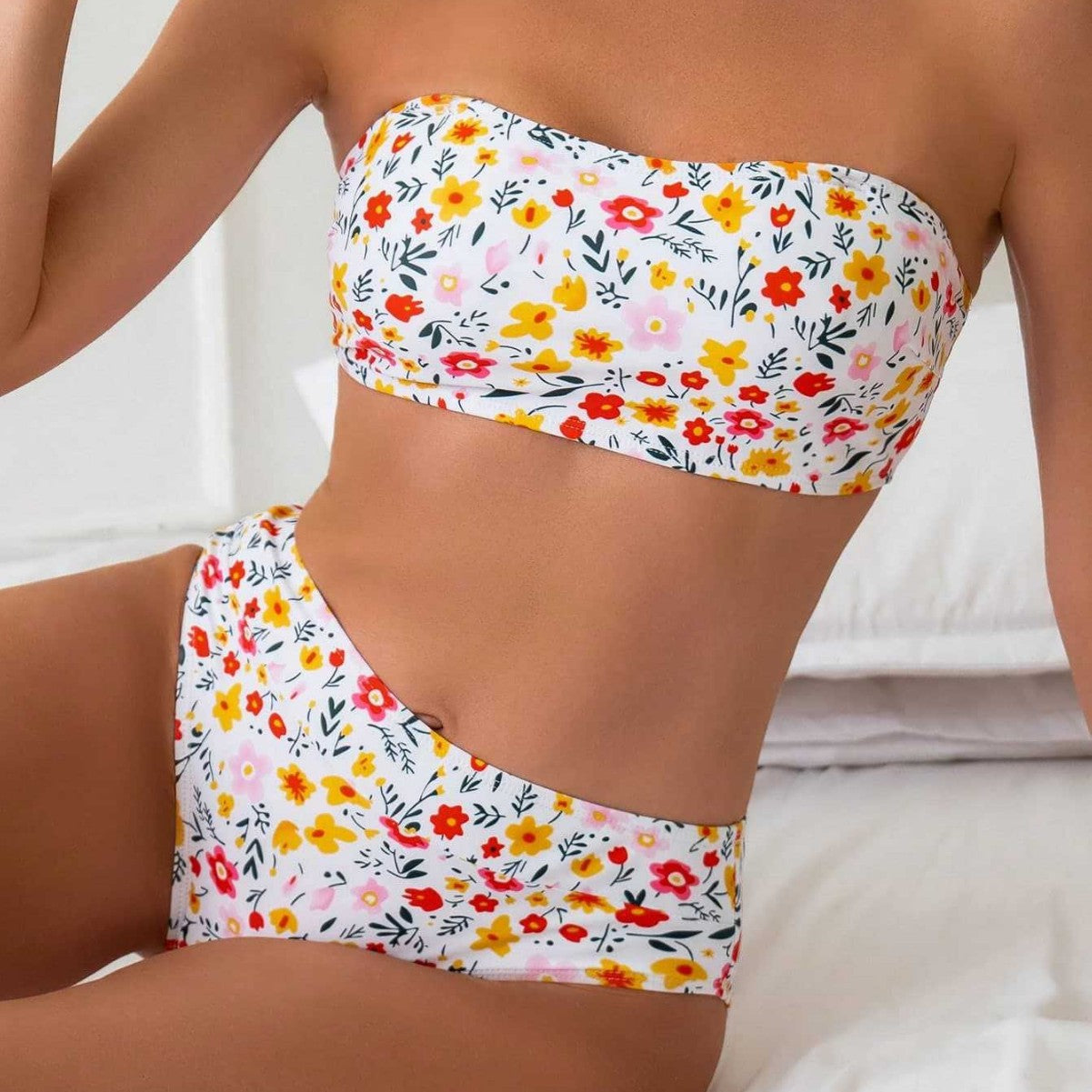 Damen Bandeau-Bikini mit hoch geschnittenem Unterteil und floralem Print R&B
