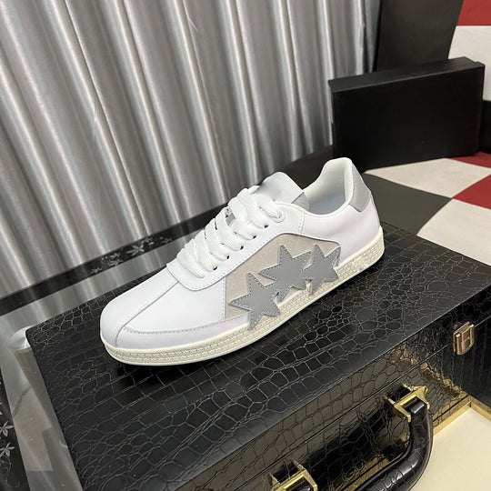Damen Sneakers mit zusätzlicher Sternen-Applikation von R&B