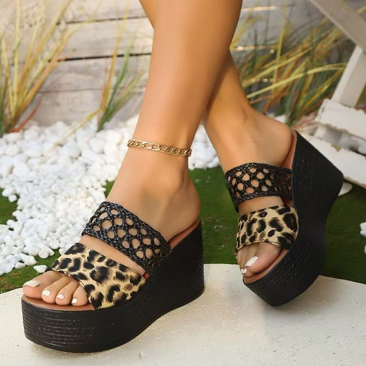 Damen Wedge-Sandaletten mit geflochtenem Design und modischen Leodetails R&B