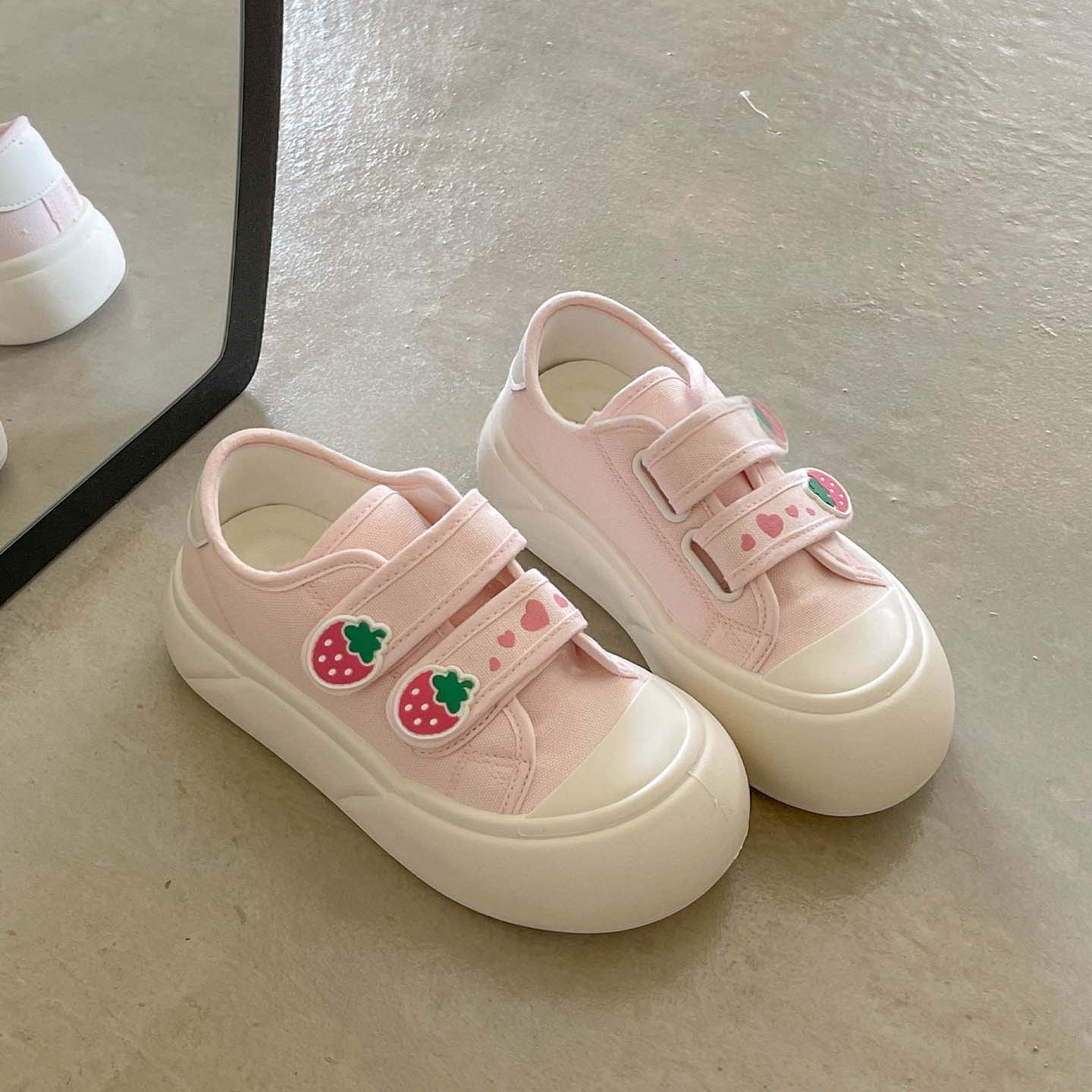 Damen bequeme und verspielte Sneaker mit Klettverschluss von