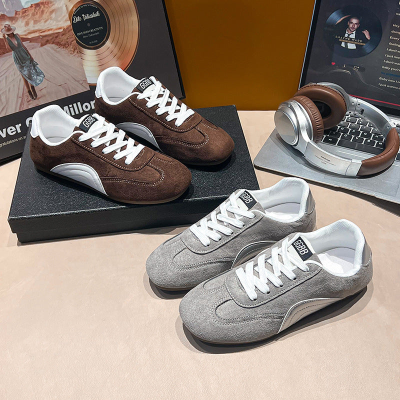 Damen sportliche Sneakers mit hochwertigem Wildleder-Obermaterial und flexibler Sohle
