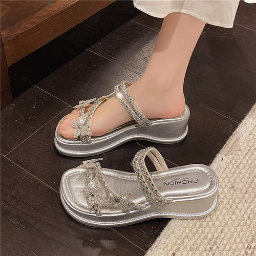 Damen glamouröse Riemensandalen mit funkelnden Schmetterlingsapplikationen R&B