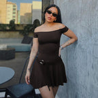 Damen Off-Shoulder Minikleid mit Taillengürtel und fließendem Rock R&B